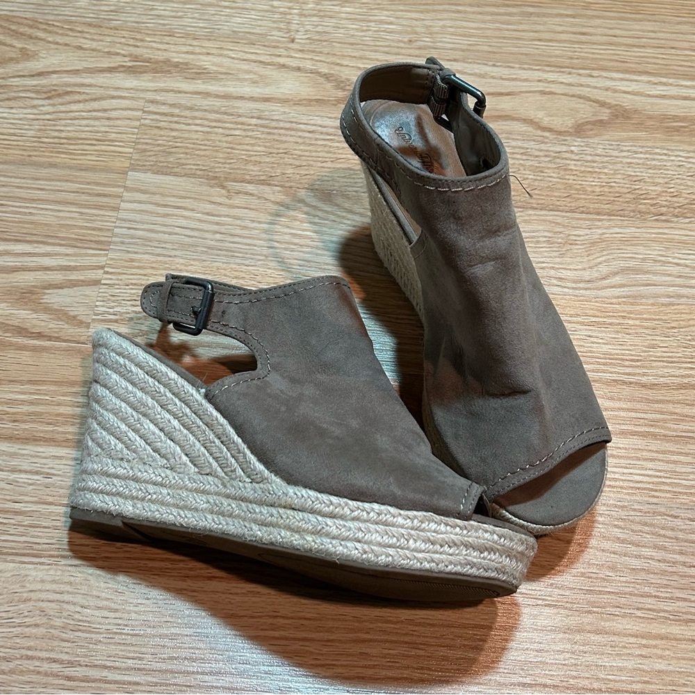 Universal Thread wedge espadrilles 10‎